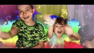 Кристина играет с братом Максимом в игрушки