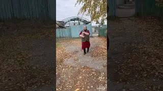Пожилая женщина нашла кошку породы Девон рекс на деревенской мусорке❗️