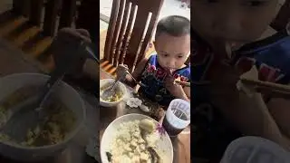 Lê Minh Quân ăn cơm trưa