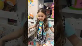 СПАСАЙСЯ КТО МОЖЕТ ЧЕРВЯК И БАБОЧКА