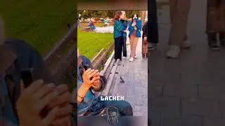 Obdachloser Mann wegen seines Telefons verspottet 😔💔