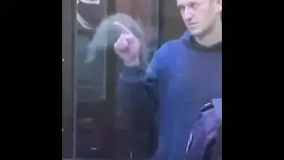 Навальный  жене Юлии перед уходом нарисовал сердечко
