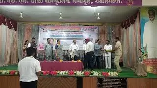 मार्गदर्शक शिक्षक पुरस्कार स्वीकारताना मी