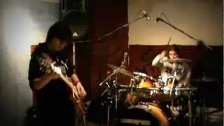 AC/DC-shoot to thrill cover (free execution guitar-drums)