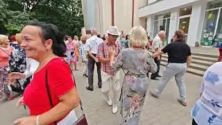 31.08.24г..."Фантазер"... исп. Василий Журавлев... в Гомельском парке на танцполе...