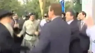 Арнольд Шварценеггер танцует Хава Нагилу с иудеями.