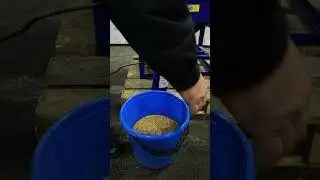 Кормоизмельчитель ДТЗ КР-30A с автоподачей (зерно 400 кг/ч, 3,0 кВт)