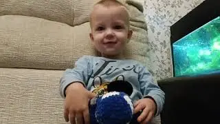 Реакция на вязаную игрушку