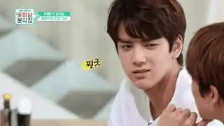 younghoon sorrindo enquanto a choerry geme