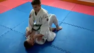 Узел бедра с помощью ноги, болевой на ноги двумя ногами