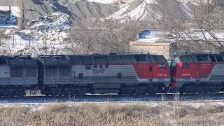 Кратная тяга 2ТЭ25КМ-0413/0136 с Грузовым поездом