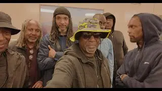 Travel with the man dem..