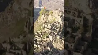 Заброшенный город на вершине горы
