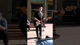 2017-08-07 15-47: Артём Голанцев исполняет песню Noize MC (отрывок)