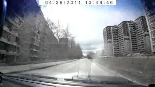 Выезжающий с прилегающей территории не уступил дорогу