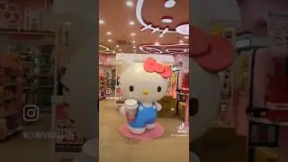 Taiwan Hello kitty 7/11 in wanhua district. 