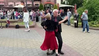 Когда на улице лето, танцевать охота!!!