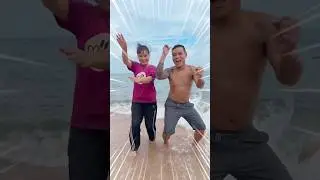 Funny Family dance on the beach 🏖️🎸💃🫶 #shorts #funny #viral #trending #tiktok #family #dance