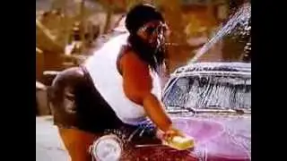 Rasputia lavando o carro
