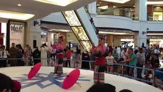 Вечерние представления в моле Скай Дубай