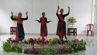 Tarian persembahan untuk anak anak kelas 6 dari Kia, Eca dan Caca