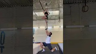 Персональная тренировка в чирлидинге с флайером 