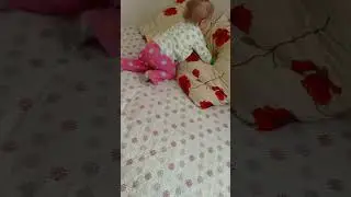 Малышка захотела спать🥰