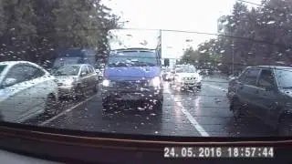 видеорегистратор Supra 690 (стоит на заднем тонированном стекле)
