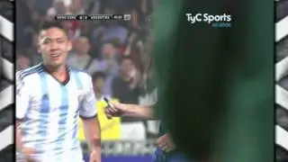 Un hincha logró el autógrafo de Messi y se fue detenido