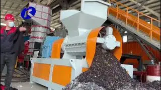 Spiral crusher crushes clothes#crusher #spiralcrusher#machine #clothescrusher#recycling 
