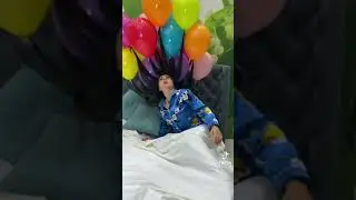привязал жене шарики к волосам 