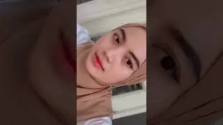 CEWEK CANTIK KENTUT NAHAN BERAK DARI TADI