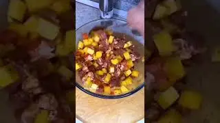 Мясо в горшочке из теста.