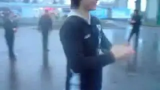 Кавказци танцуют на русски флаг в Москве.