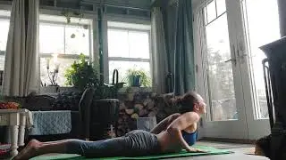 Vibrasana practice