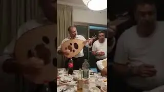 מאור כהן שירה ונגינה בעוד  .
