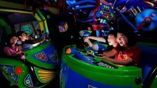 [4k] Buzz Lightyear Astro Blasters (Low Light) POV Disneyland Park ridethrough