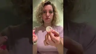 Как вставить менструальную чашу внутрь?
