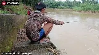 Mancing Ikan Di Sungai