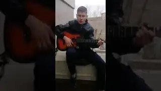бежит шоссе