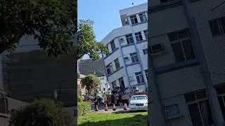 台灣7.5级大地震，花蓮大樓垮塌，人們從樓里逃生出來，街上滿是悲傷哀嚎，天佑台灣，幫助這裡的人們 7.4-magnitude quake strikes off Taiwan#shorts