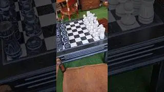 Стильный черно-белый шахматный стол с фигурами. Производство - Россия