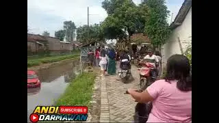viral terbaru|| warga balung jember di heboh kan honda brio masuk sungai