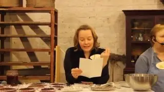 Наталья Никитина читает литературный отрывок о блинах