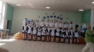 Последний звонок. Я рыдала когда они пели...