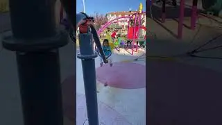 Алина качается на весах