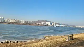 FROZEN HAN RIVER IN SEOUL