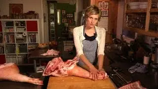 Mastering the Butchery of a Pig's Shoulder: Traditional Techniques