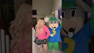CHUCK E CHEESE CAN DANCE 😳🤣 