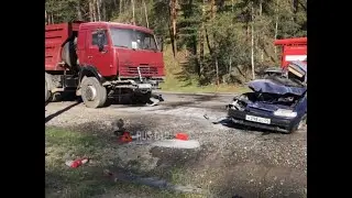 Мать с двумя детьми попала в смертельное ДТП на Алтае